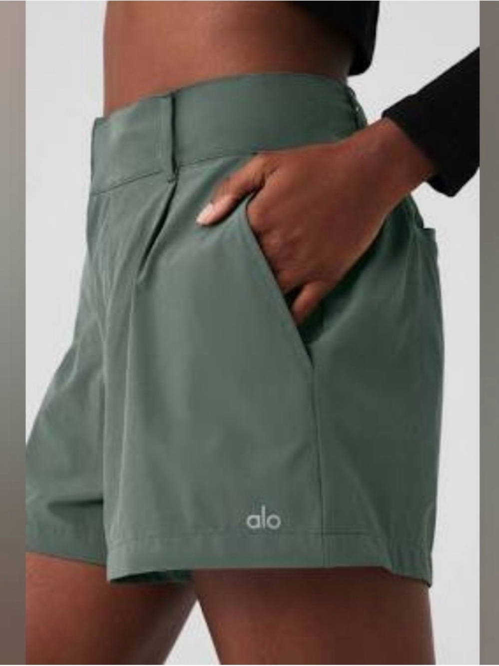 ALO Yoga High-Rise Shorts in Sage